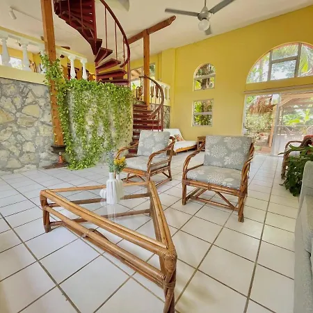 Casa Melissa, A Pocos Paso De La Playa Villa
